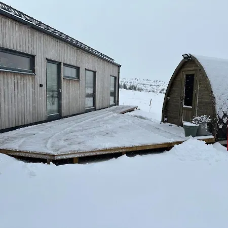 Romslig Hjem Med Nydelige Omgivelser