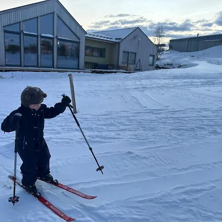 Romslig Hjem Med Nydelige Omgivelser 빌라 트롬쇠